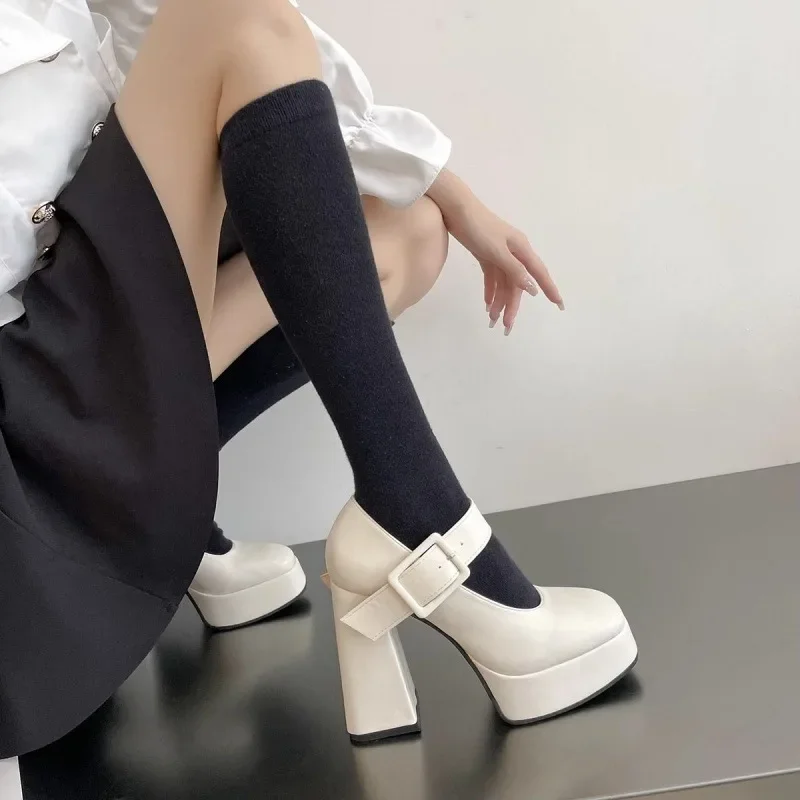 Zapatos Vintage Mary Jane para mujer, nuevo estilo 2024, zapatos de cuero pequeños con cabeza cuadrada francesa, tacón grueso elegante para primavera y verano