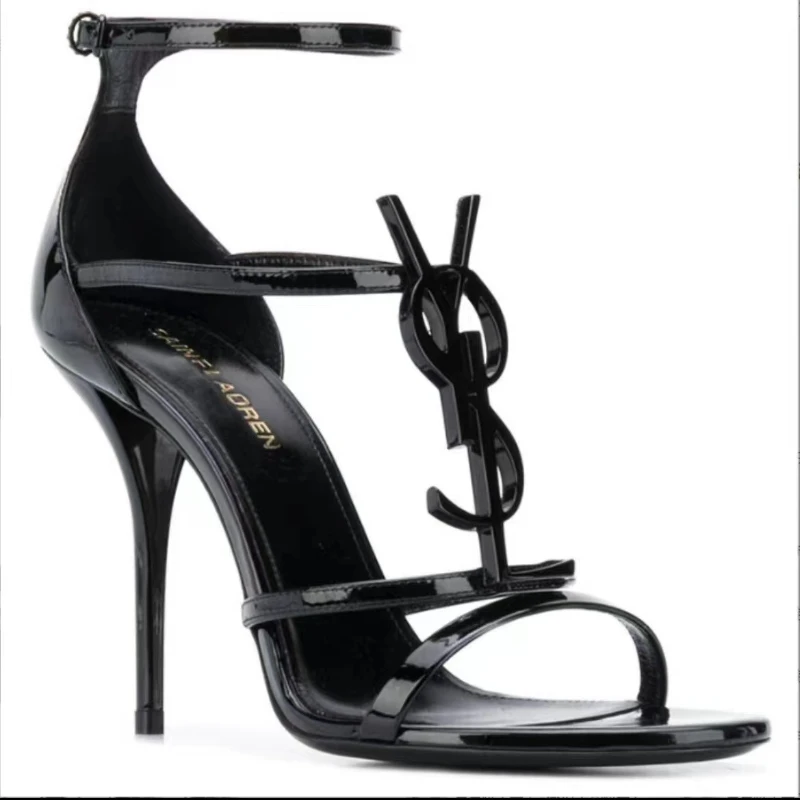 2025 marca grande señoras novedad de verano sandalias con hebilla letras de metal moda banquete viaje al aire libre tacones altos cintura sandalias de lujo