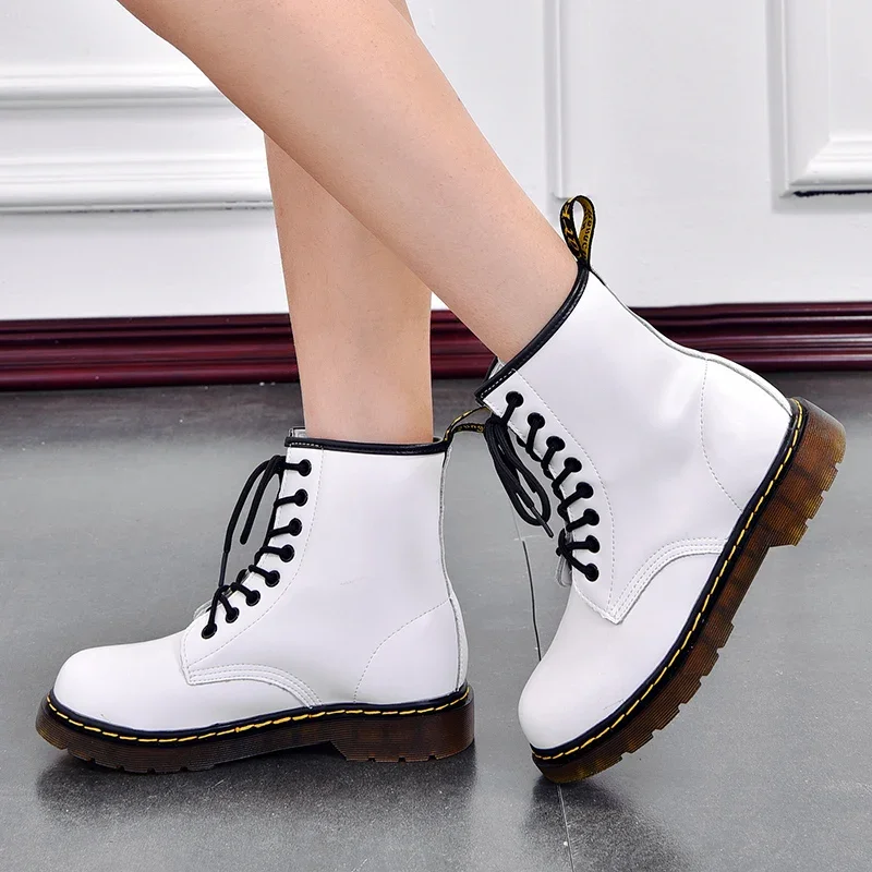 2025 nuevas botas clásicas de cuero genuino de seis agujeros, botines cortos de montar de estilo británico a la moda, botas para exteriores, botas para mujer