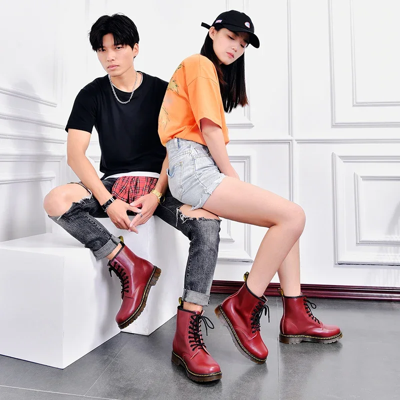 2025 nuevas botas clásicas de cuero genuino de seis agujeros, botines cortos de montar de estilo británico a la moda, botas para exteriores, botas para mujer