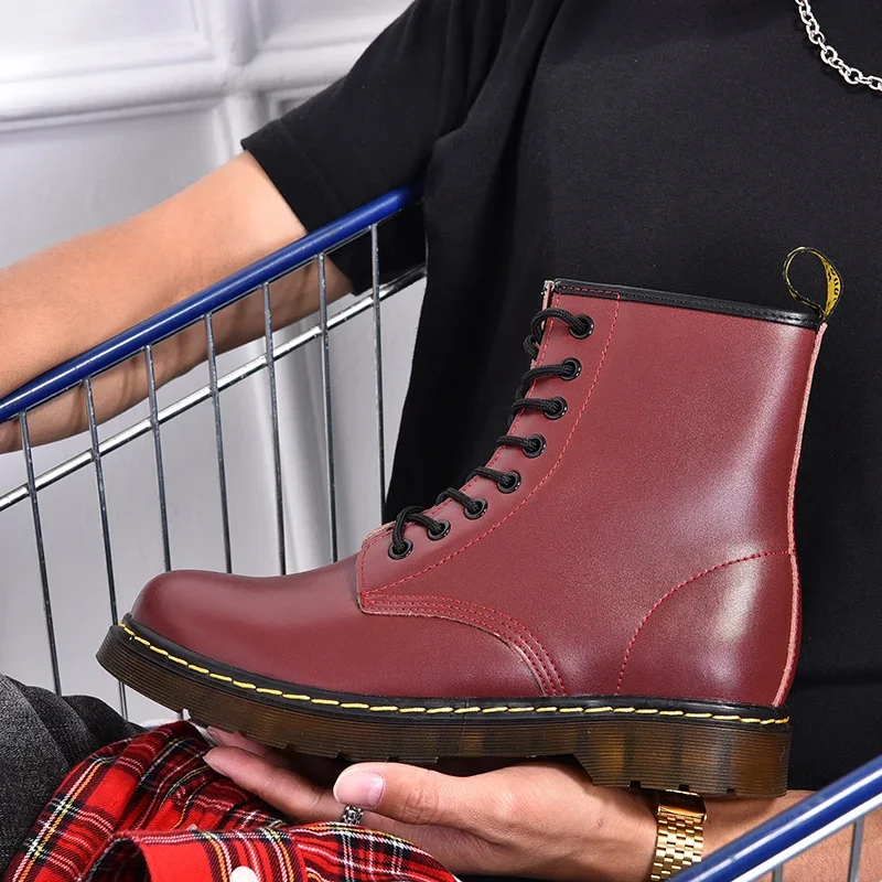 2025 nuevas botas clásicas de cuero genuino de seis agujeros, botines cortos de montar de estilo británico a la moda, botas para exteriores, botas para mujer