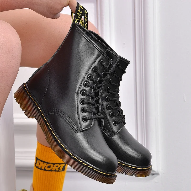 2025 nuevas botas clásicas de cuero genuino de seis agujeros, botines cortos de montar de estilo británico a la moda, botas para exteriores, botas para mujer