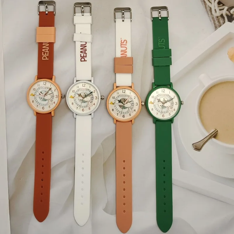 Reloj de cuarzo creativo con dibujos de Snoopy, accesorios de ropa versátiles a la moda, regalo de cumpleaños para niños, superventas